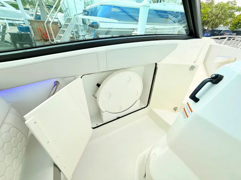Slide: The Image of Sea Ray Sundancer 320 Outboard 2026 - 57