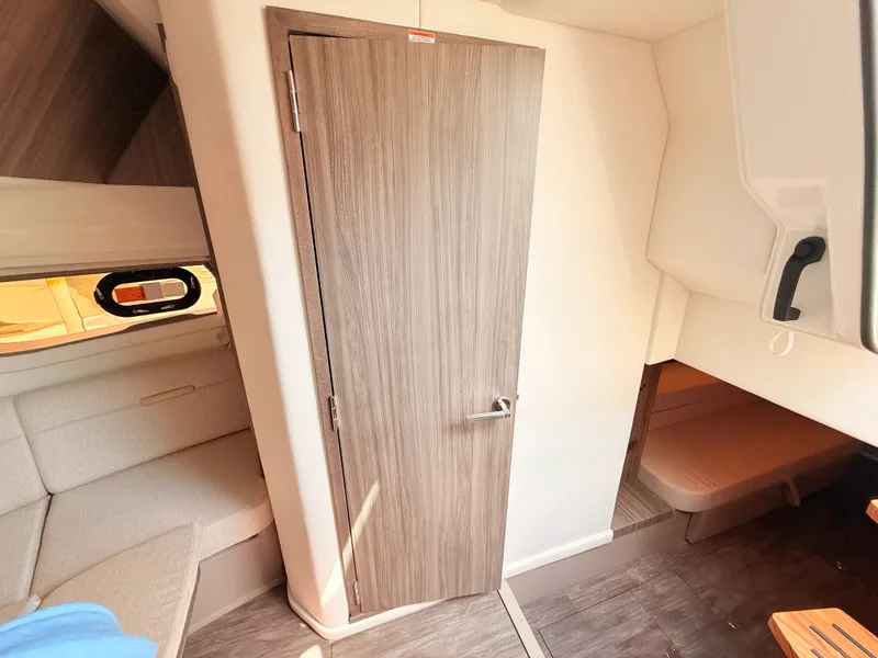 Slide: The Image of Sea Ray Sundancer 320 Outboard 2026 - 73