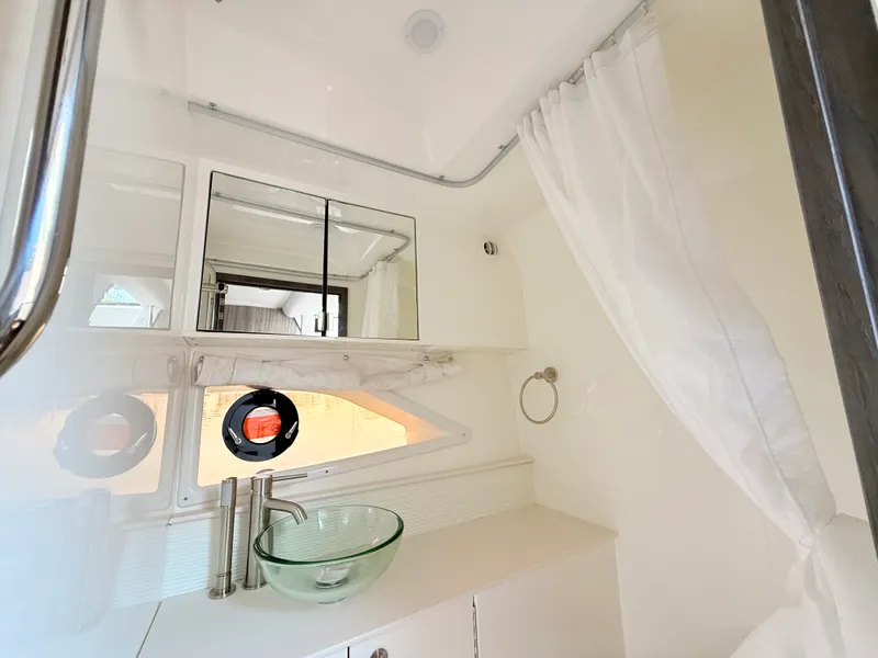 Slide: The Image of Sea Ray Sundancer 320 Outboard 2026 - 75