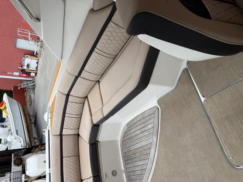 Slide: The Image of Sea Ray 350 SLX OB 2018 - 10