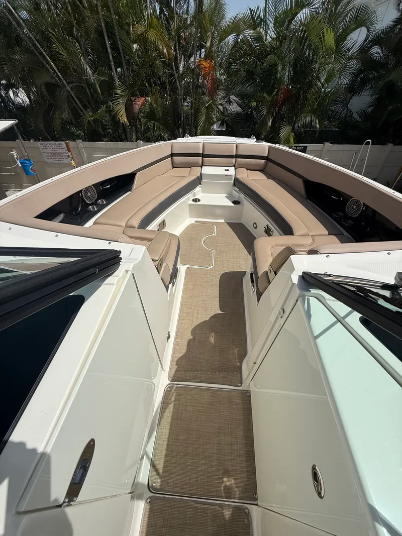 Slide: The Image of Sea Ray 350 SLX OB 2018 - 14