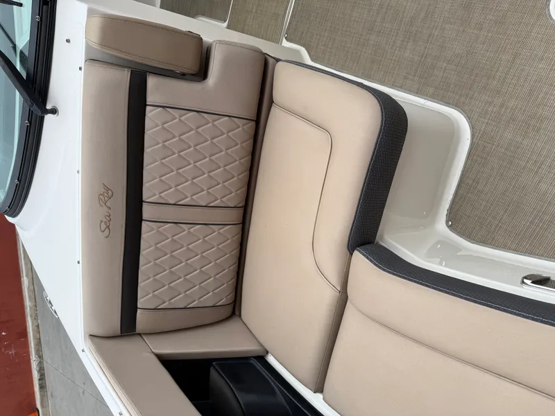 Slide: The Image of Sea Ray 350 SLX OB 2018 - 12