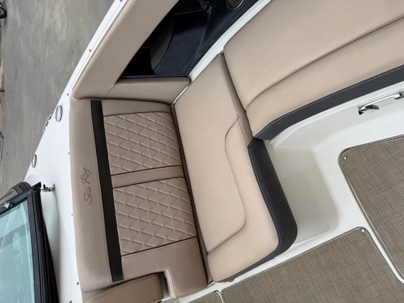 Slide: The Image of Sea Ray 350 SLX OB 2018 - 13