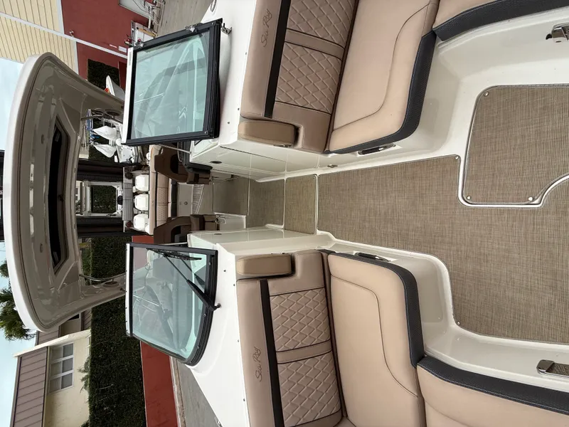 Slide: The Image of Sea Ray 350 SLX OB 2018 - 14