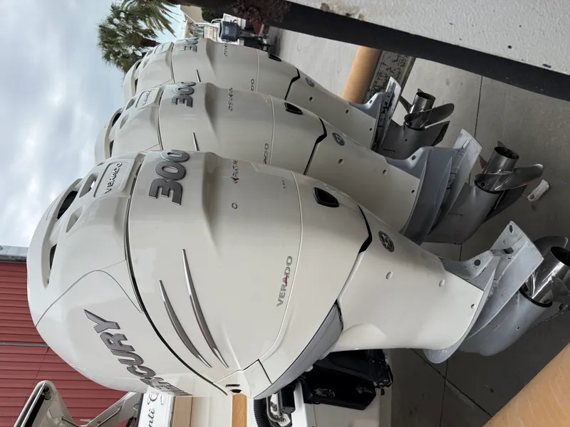 Slide: The Image of Sea Ray 350 SLX OB 2018 - 16