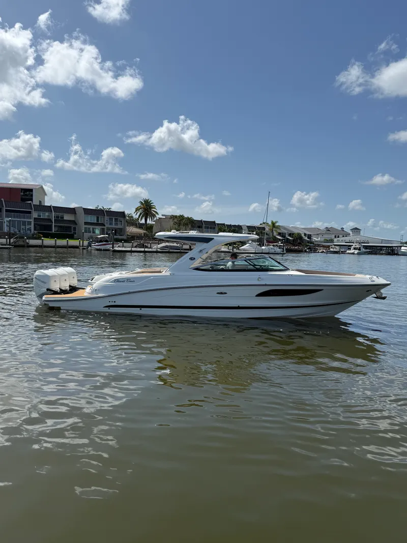 Slide: The Image of Sea Ray 350 SLX OB 2018 - 27