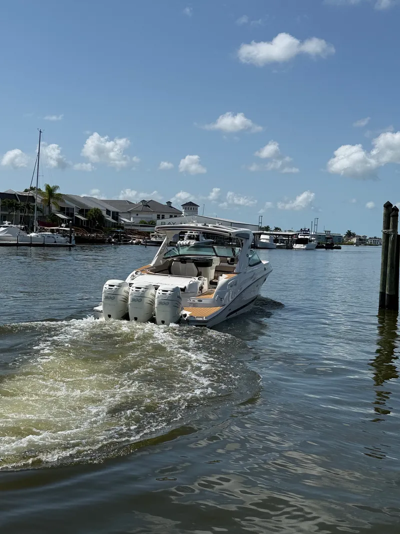 Slide: The Image of Sea Ray 350 SLX OB 2018 - 4