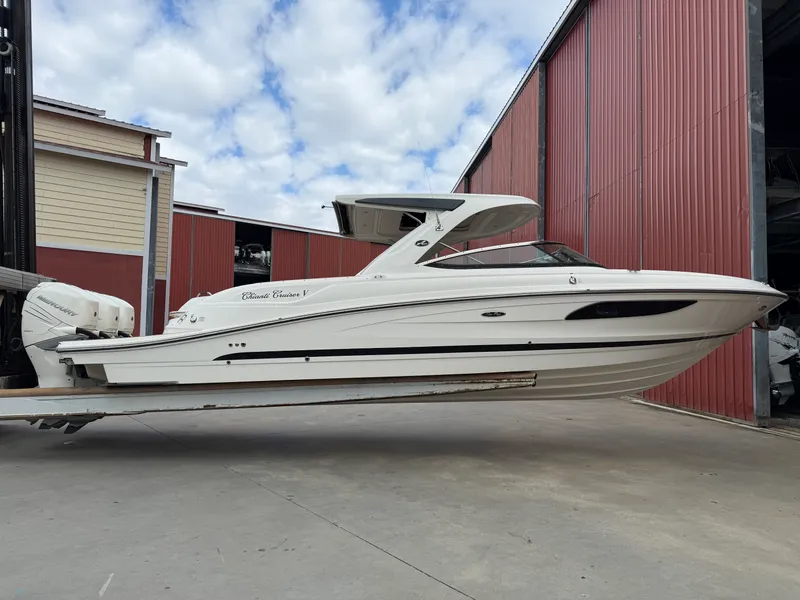 Slide: The Image of Sea Ray 350 SLX OB 2018 - 3