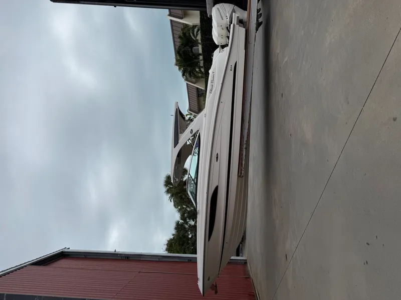 Slide: The Image of Sea Ray 350 SLX OB 2018 - 5