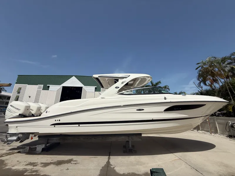 Slide: The Image of Sea Ray 350 SLX OB 2018 - 28
