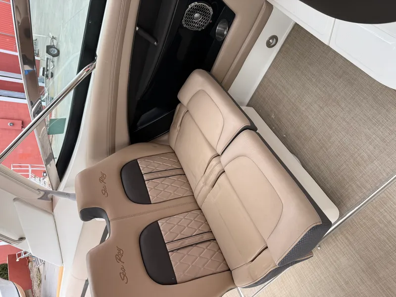 Slide: The Image of Sea Ray 350 SLX OB 2018 - 7