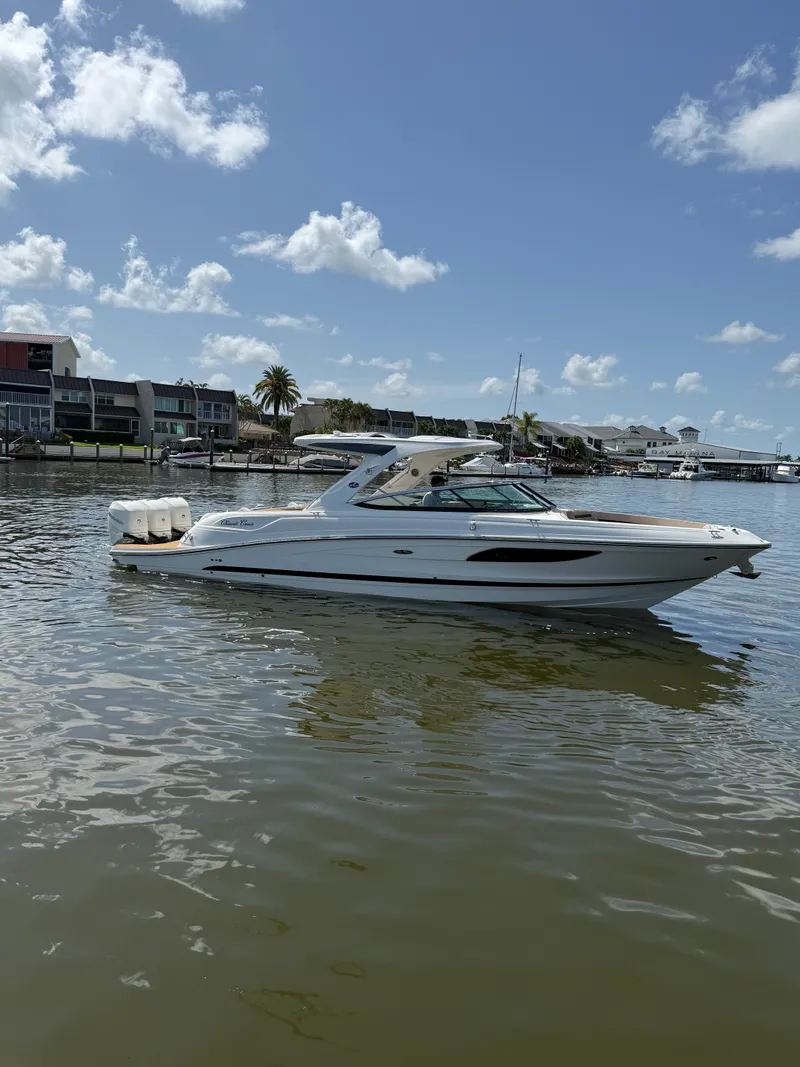 The Image of Sea Ray 350 SLX OB 2018 - 0
