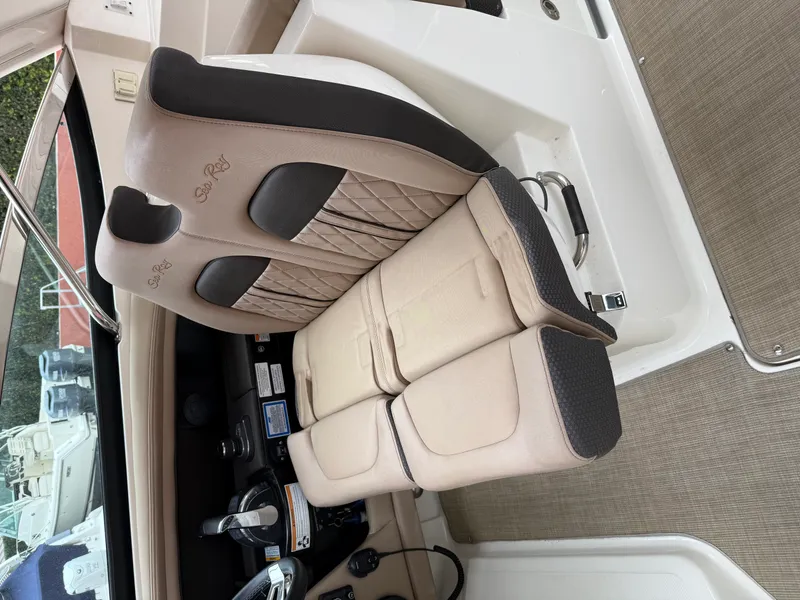Slide: The Image of Sea Ray 350 SLX OB 2018 - 8