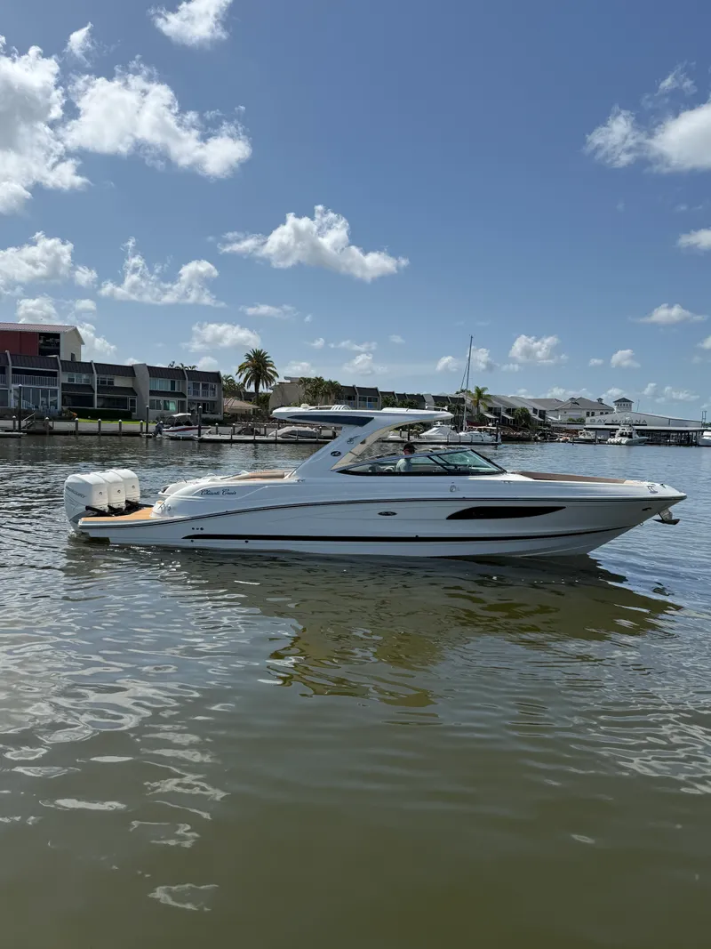 Slide: The Image of Sea Ray 350 SLX OB 2018 - 3