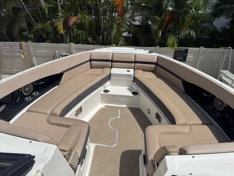 Slide: The Image of Sea Ray 350 SLX OB 2018 - 10
