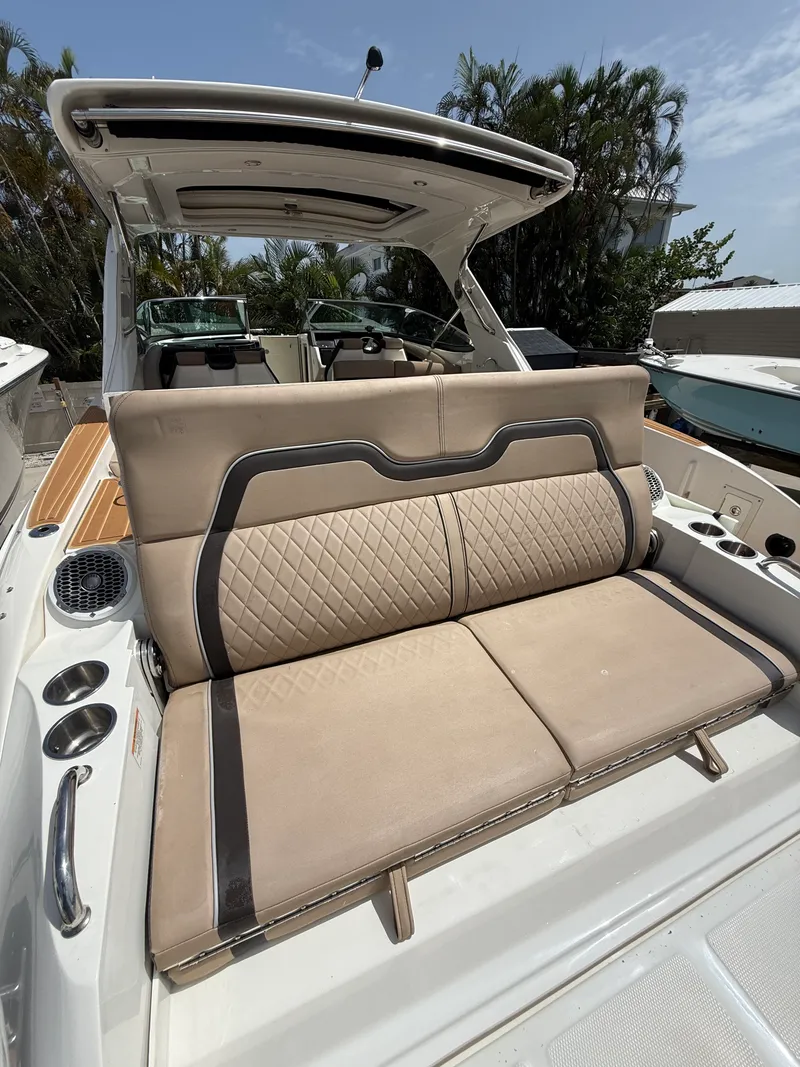 Slide: The Image of Sea Ray 350 SLX OB 2018 - 20