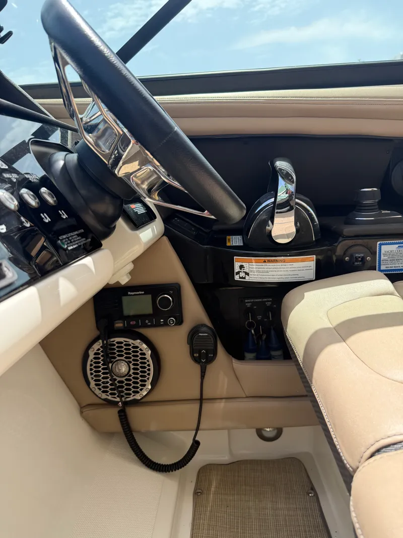 Slide: The Image of Sea Ray 350 SLX OB 2018 - 6