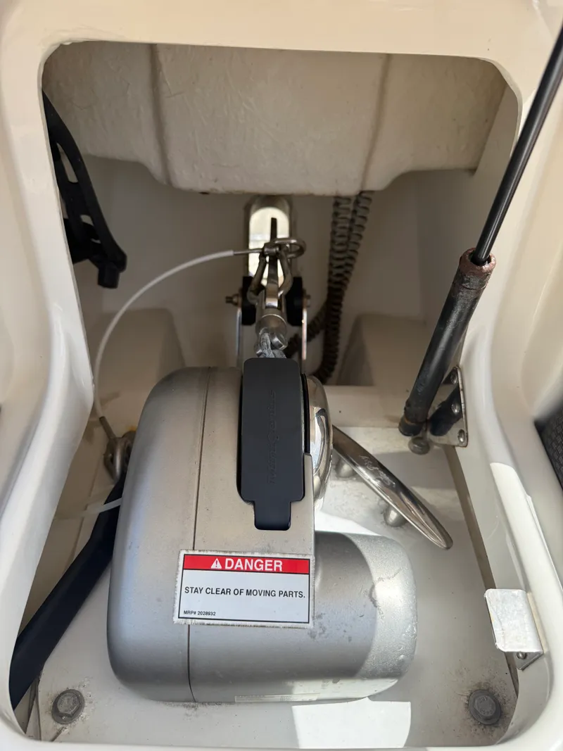 Slide: The Image of Sea Ray 350 SLX OB 2018 - 11
