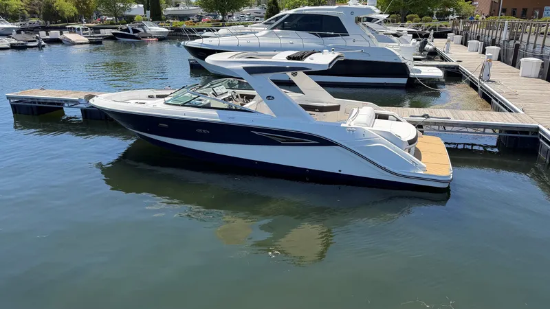 Slide: The Image of Sea Ray SLX 310 2026 - 3