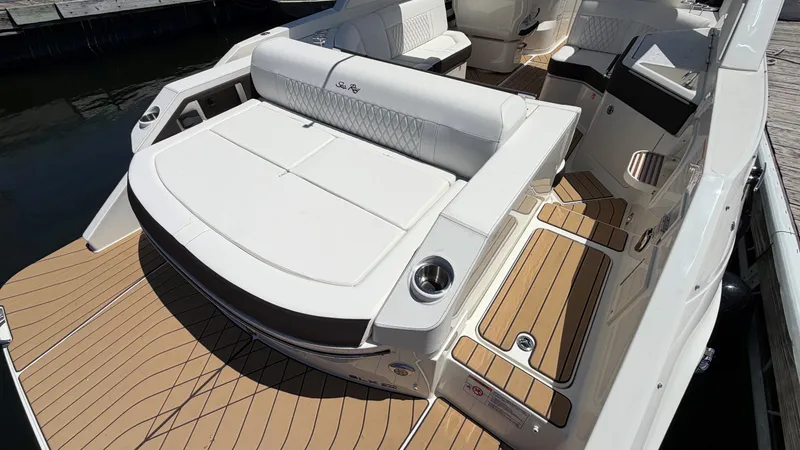 Slide: The Image of Sea Ray SLX 310 2026 - 8