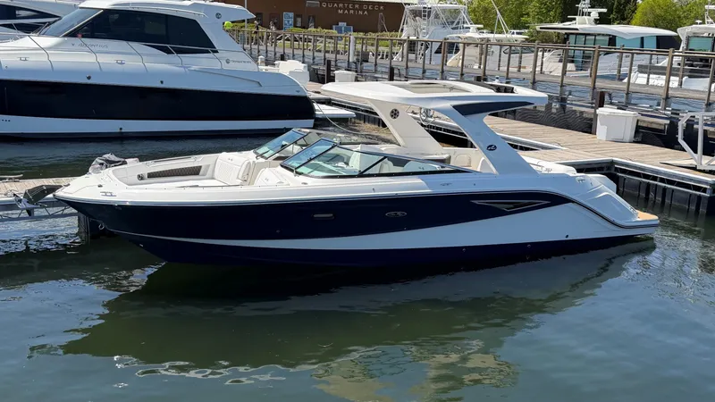 The Image of Sea Ray SLX 310 2026 - 0