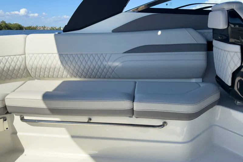 Slide: The Image of Sea Ray SLX 280 Outboard 2026 - 10