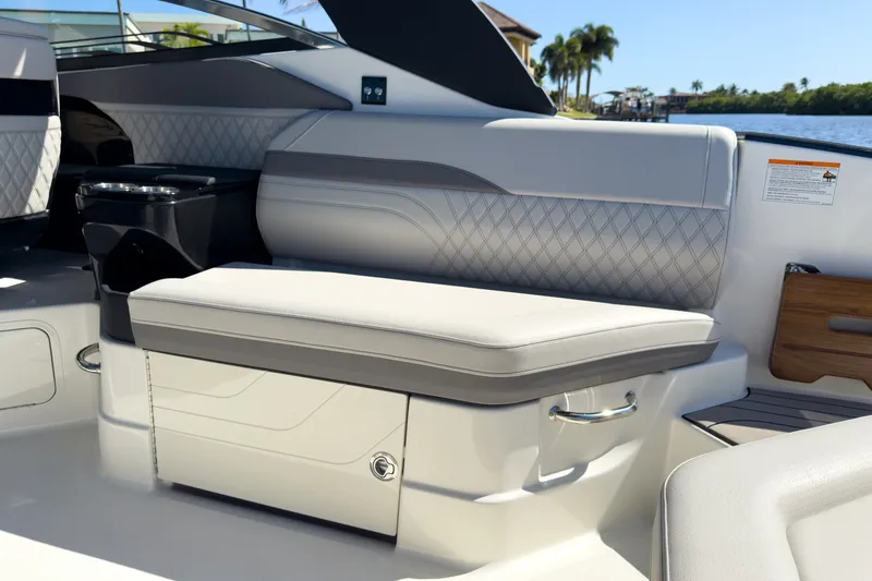 Slide: The Image of Sea Ray SLX 280 Outboard 2026 - 11