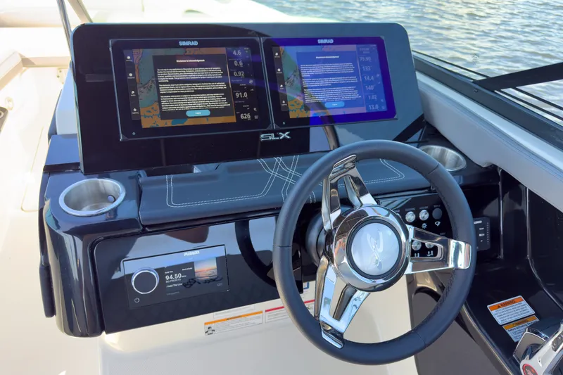 Slide: The Image of Sea Ray SLX 280 Outboard 2026 - 17
