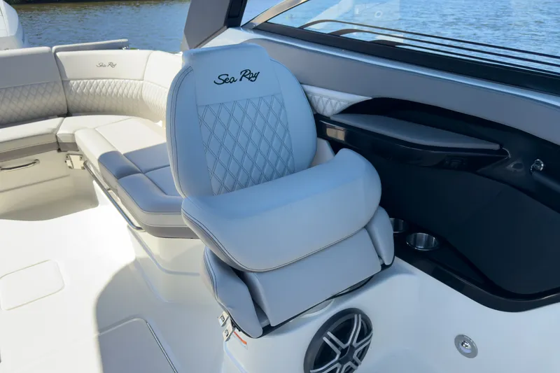 Slide: The Image of Sea Ray SLX 280 Outboard 2026 - 19