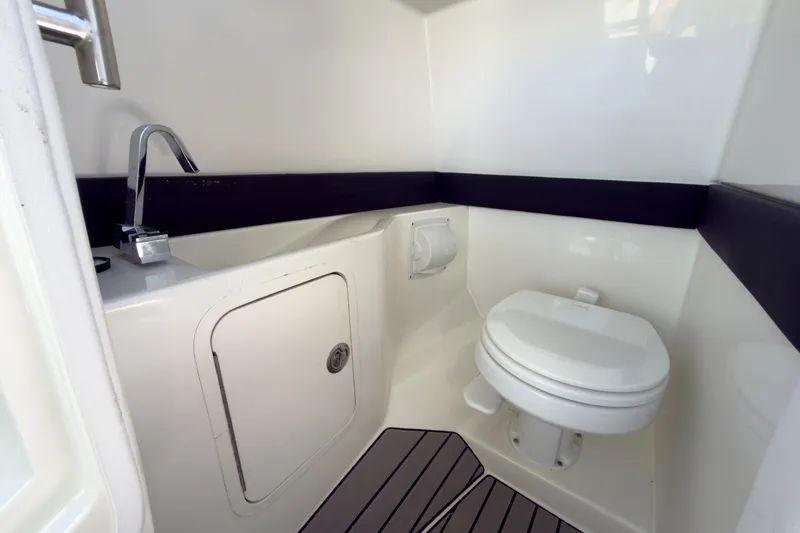 Slide: The Image of Sea Ray SLX 280 Outboard 2026 - 20