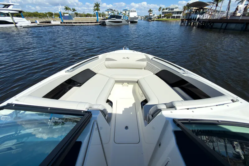 Slide: The Image of Sea Ray SLX 280 Outboard 2026 - 21