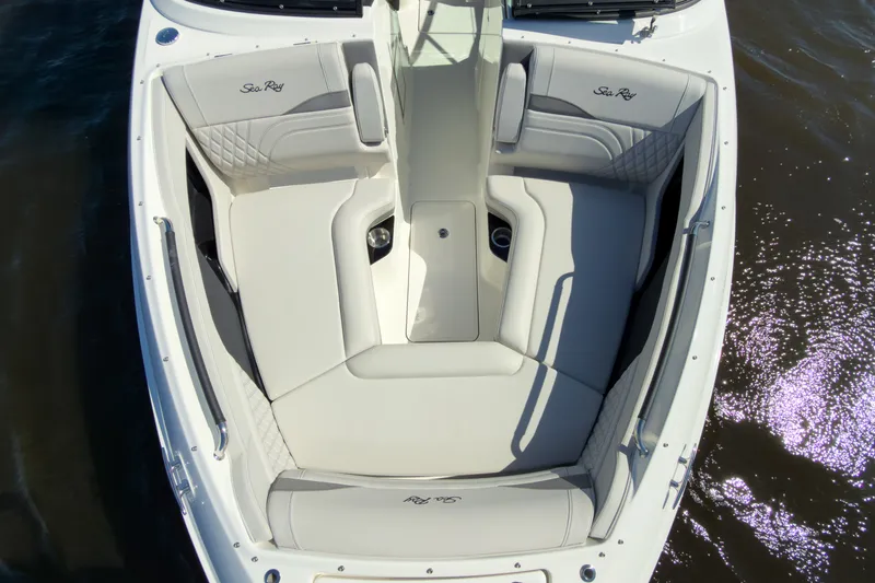 Slide: The Image of Sea Ray SLX 280 Outboard 2026 - 25