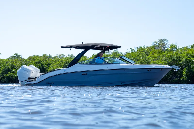 Slide: The Image of Sea Ray SLX 280 Outboard 2026 - 29