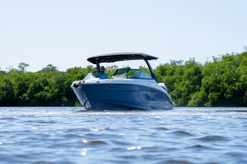 Slide: The Image of Sea Ray SLX 280 Outboard 2026 - 35