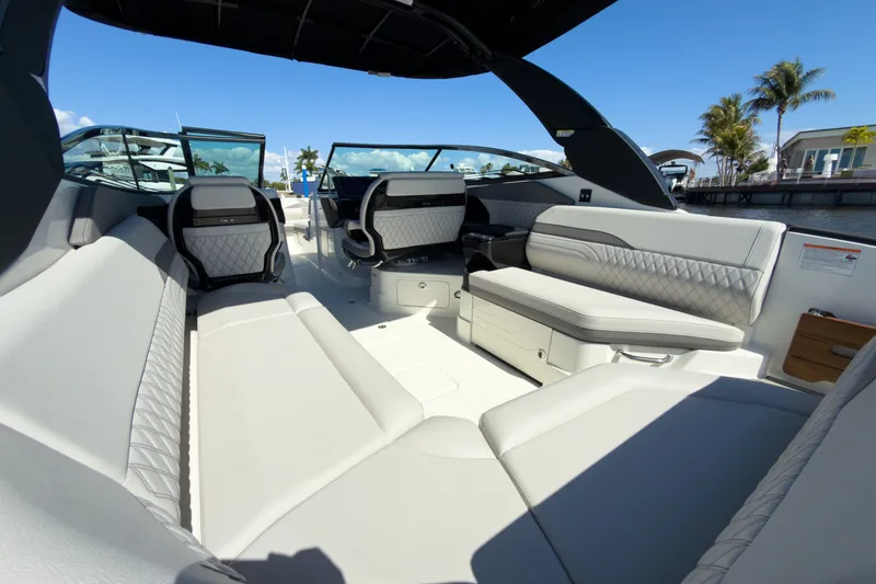 Slide: The Image of Sea Ray SLX 280 Outboard 2026 - 7