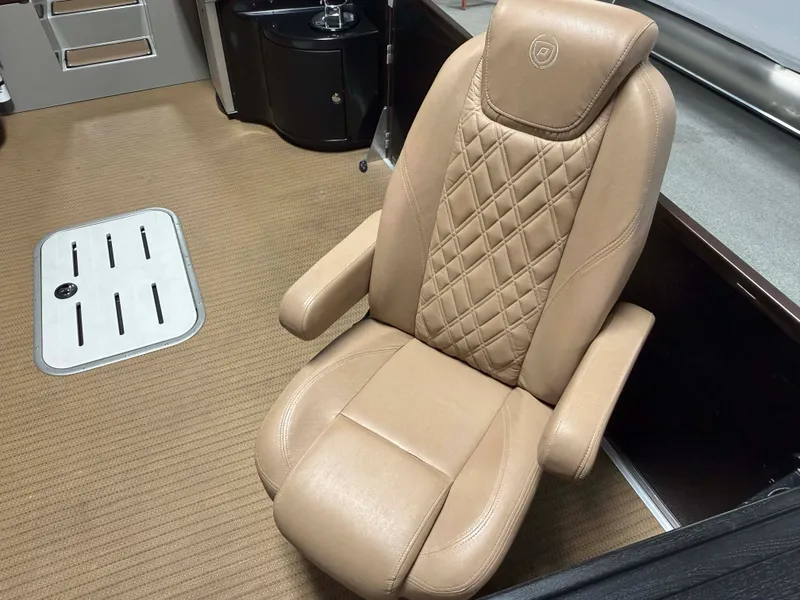 Slide: The Image of Premier 290 GRANDVIEW 2020 - 102