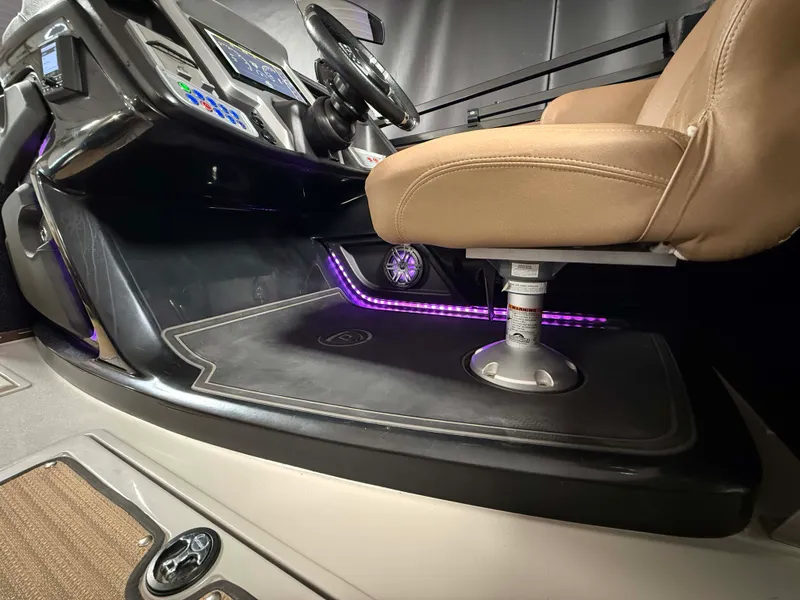 Slide: The Image of Premier 290 GRANDVIEW 2020 - 48