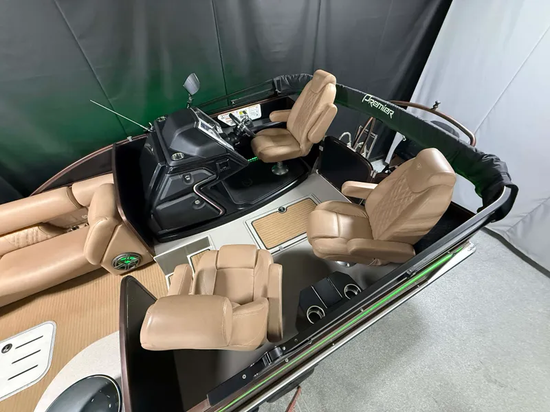 Slide: The Image of Premier 290 GRANDVIEW 2020 - 6