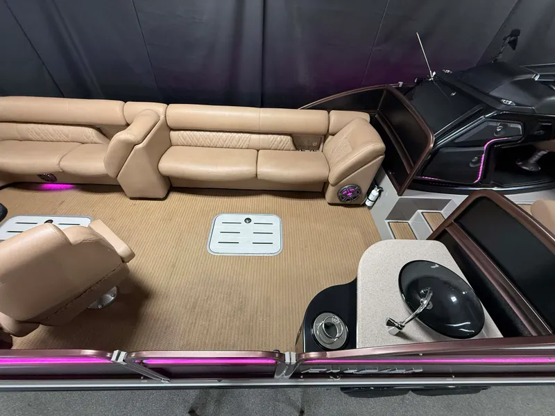 Slide: The Image of Premier 290 GRANDVIEW 2020 - 7