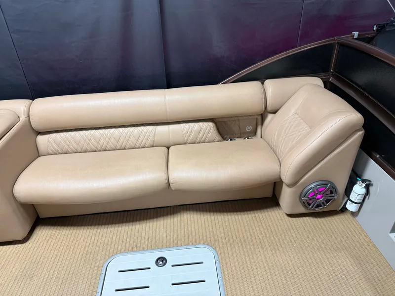 Slide: The Image of Premier 290 GRANDVIEW 2020 - 73