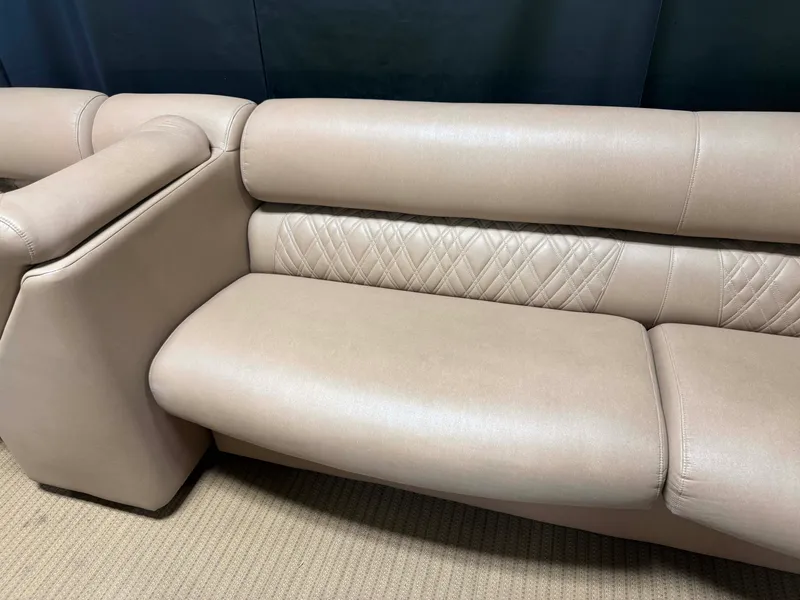 Slide: The Image of Premier 290 GRANDVIEW 2020 - 81