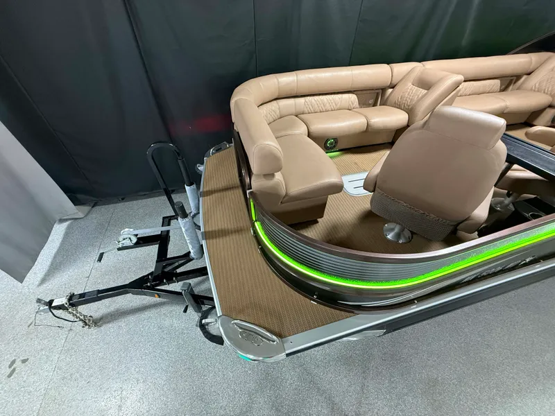 Slide: The Image of Premier 290 GRANDVIEW 2020 - 9