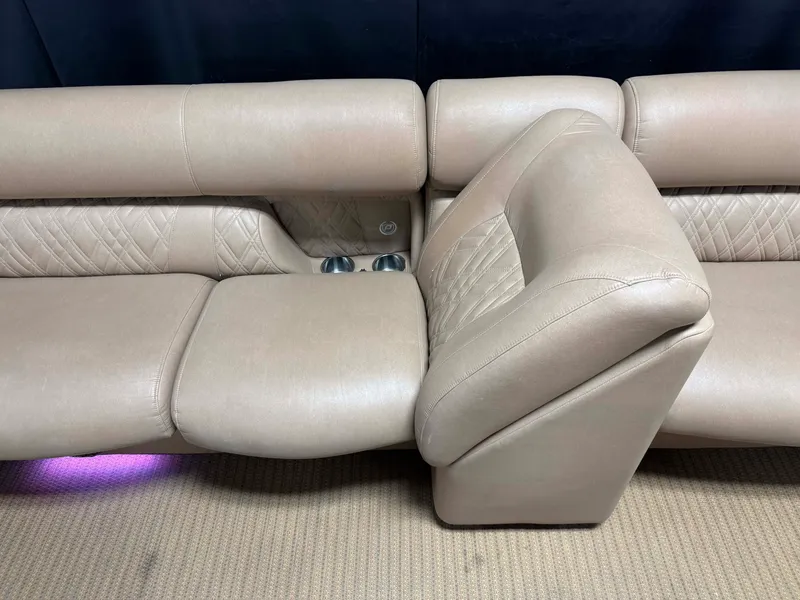 Slide: The Image of Premier 290 GRANDVIEW 2020 - 90