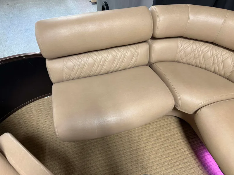 Slide: The Image of Premier 290 GRANDVIEW 2020 - 95