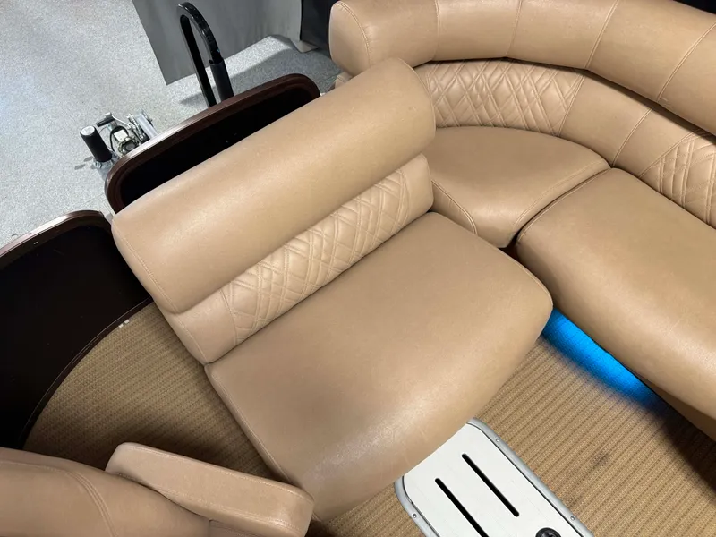 Slide: The Image of Premier 290 GRANDVIEW 2020 - 96