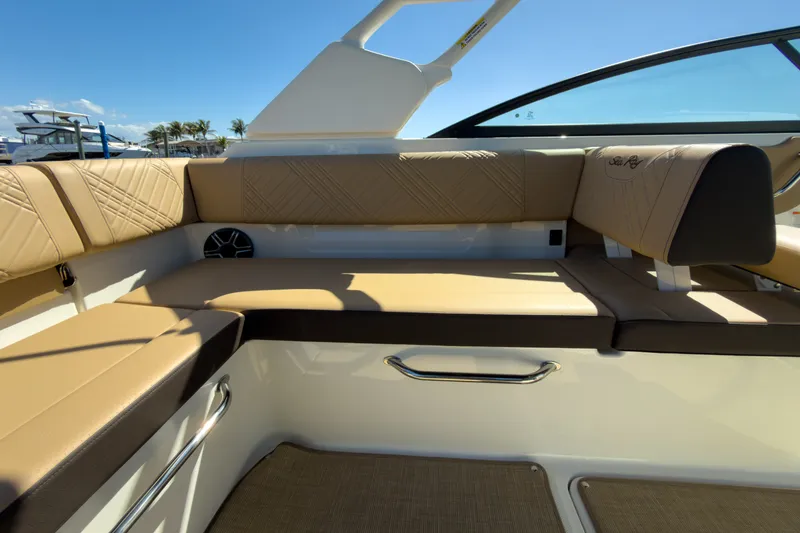 Slide: The Image of Sea Ray SDX 250 Outboard 2026 - 10