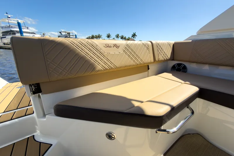 Slide: The Image of Sea Ray SDX 250 Outboard 2026 - 8