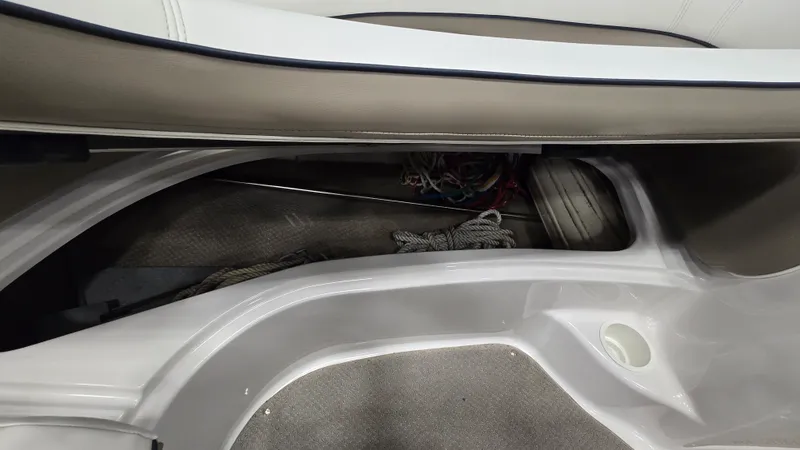 Slide: The Image of Four Winns 214 FS 2004 - 12