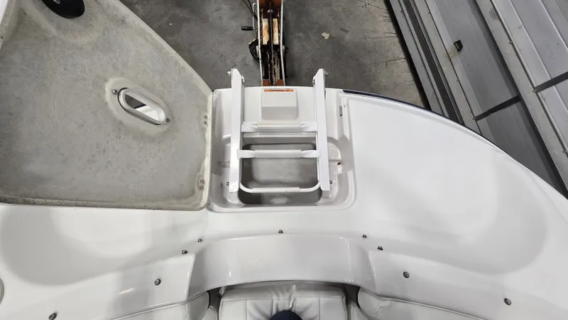 Slide: The Image of Four Winns 214 FS 2004 - 14