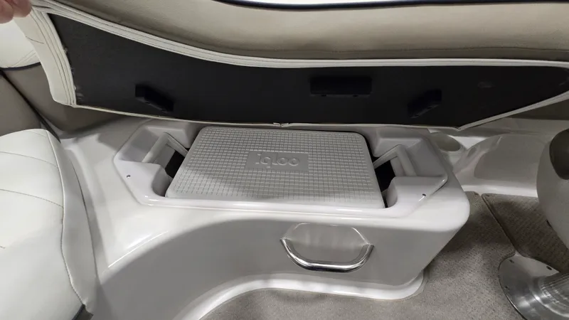 Slide: The Image of Four Winns 214 FS 2004 - 16